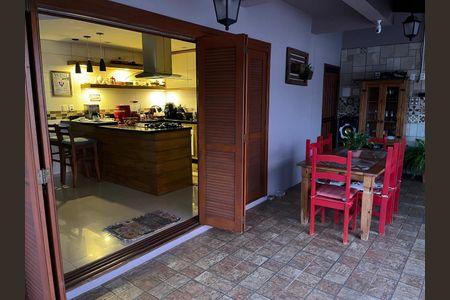 Casa para alugar com 190m², 3 quartos e 2 vagas Casa para alugar com 190m², 3 quartos e 2 vagasCozinha