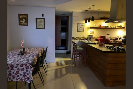 Casa para alugar com 190m², 3 quartos e 2 vagas Casa para alugar com 190m², 3 quartos e 2 vagasCozinha