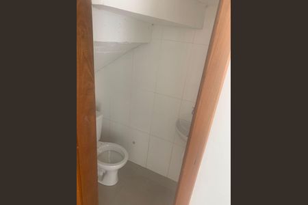 Casa de condomínio para alugar com 60m², 3 quartos e 1 vaga Casa de condomínio para alugar com 60m², 3 quartos e 1 vagaBanheiro