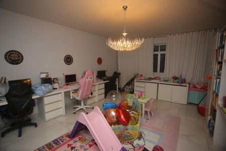 Apartamento à venda com 248m², 4 quartos e 2 vagasQuarto 4