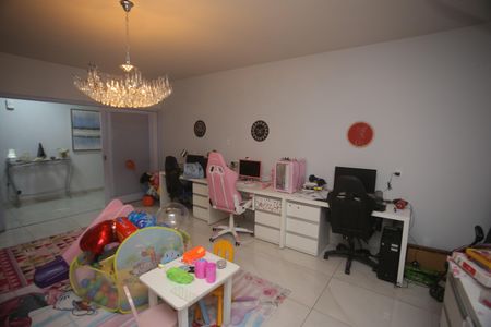 Apartamento à venda com 248m², 4 quartos e 2 vagasQuarto 4