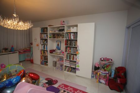 Apartamento à venda com 248m², 4 quartos e 2 vagasQuarto 4