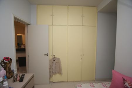 Apartamento à venda com 248m², 4 quartos e 2 vagasQuarto de Serviço