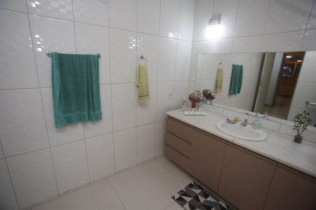 Apartamento à venda com 248m², 4 quartos e 2 vagasBanheiro