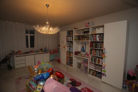 Apartamento à venda com 248m², 4 quartos e 2 vagasQuarto 4