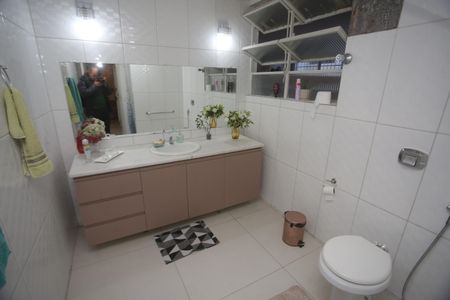 Apartamento à venda com 248m², 4 quartos e 2 vagasBanheiro