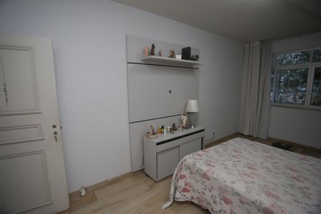 Apartamento à venda com 248m², 4 quartos e 2 vagasQuarto 1