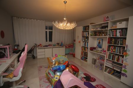 Apartamento à venda com 248m², 4 quartos e 2 vagasQuarto 4