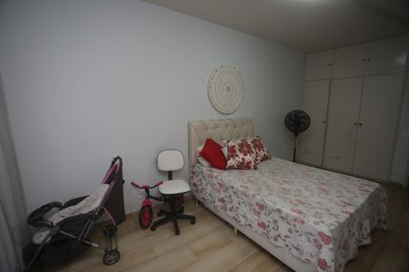 Apartamento à venda com 248m², 4 quartos e 2 vagasQuarto 1