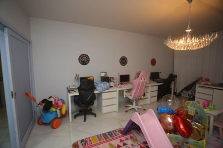 Apartamento à venda com 248m², 4 quartos e 2 vagasQuarto 4