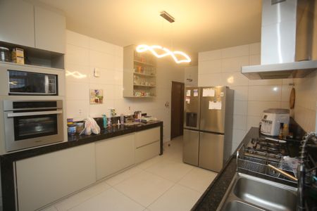 Apartamento à venda com 248m², 4 quartos e 2 vagasCozinha