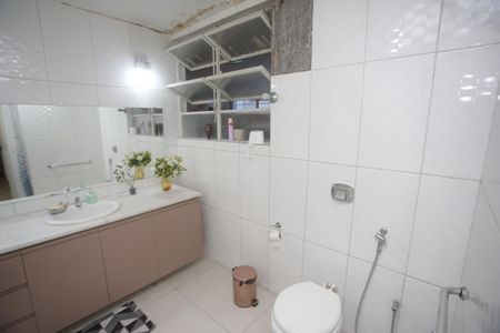 Apartamento à venda com 248m², 4 quartos e 2 vagasBanheiro