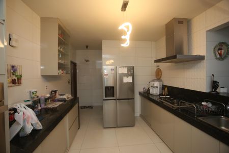 Apartamento à venda com 248m², 4 quartos e 2 vagasCozinha