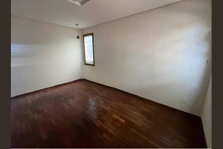 Casa para alugar com 583m², 4 quartos e 4 vagasQuarto