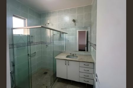 Casa para alugar com 583m², 4 quartos e 4 vagasBanheiro