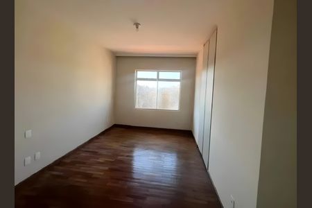 Casa para alugar com 583m², 4 quartos e 4 vagasQuarto