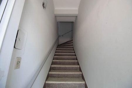 Casa à venda com 198m², 3 quartos e 1 vaga Casa à venda com 198m², 3 quartos e 1 vagaEscada de acesso