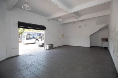 Casa à venda com 198m², 3 quartos e 1 vaga Casa à venda com 198m², 3 quartos e 1 vagaGaragem