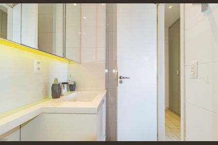 Apartamento à venda com 84m², 2 quartos e 2 vagasBanheiro da Suíte