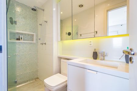 Apartamento à venda com 84m², 2 quartos e 2 vagasBanheiro da Suíte