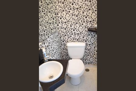 Casa de condomínio à venda com 120m², 3 quartos e 2 vagasLavabo