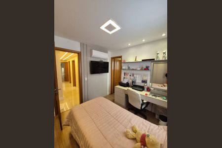 Apartamento à venda com 146m², 4 quartos e 4 vagasQuarto 2