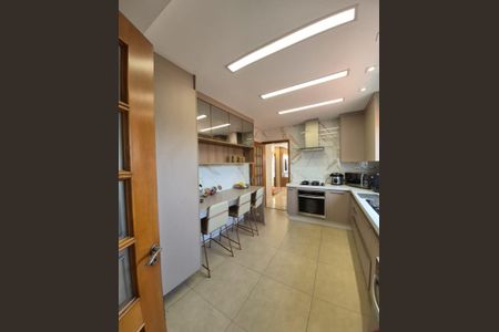 Apartamento à venda com 146m², 4 quartos e 4 vagasCozinha