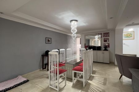 Casa à venda com 277m², 3 quartos e 3 vagas Casa à venda com 277m², 3 quartos e 3 vagasSala