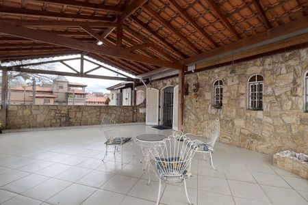 Casa à venda com 277m², 3 quartos e 3 vagas Casa à venda com 277m², 3 quartos e 3 vagasVaranda da Suíte