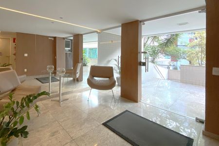 Apartamento à venda com 260m², 4 quartos e 5 vagas Apartamento à venda com 260m², 4 quartos e 5 vagasÁrea comum - Hall