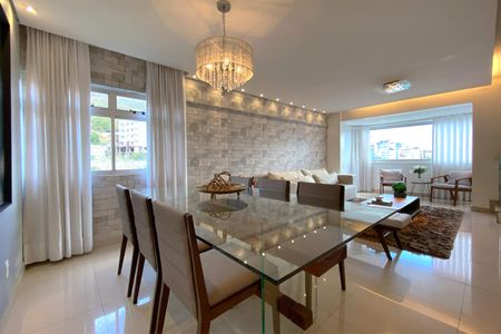 Apartamento à venda com 260m², 4 quartos e 5 vagas Apartamento à venda com 260m², 4 quartos e 5 vagasSala de Jantar