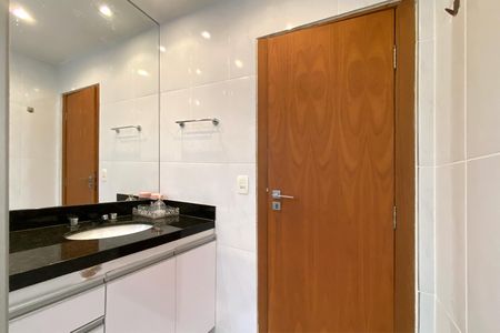 Apartamento à venda com 260m², 4 quartos e 5 vagas Apartamento à venda com 260m², 4 quartos e 5 vagasBanheiro 1