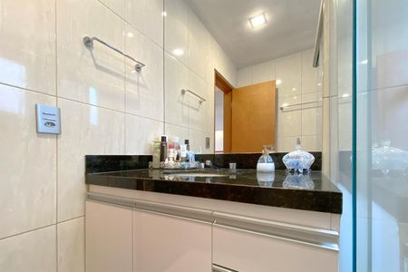 Apartamento à venda com 260m², 4 quartos e 5 vagas Apartamento à venda com 260m², 4 quartos e 5 vagasBanheiro da Suíte