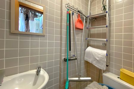 Apartamento à venda com 260m², 4 quartos e 5 vagas Apartamento à venda com 260m², 4 quartos e 5 vagasBanheiro de serviço