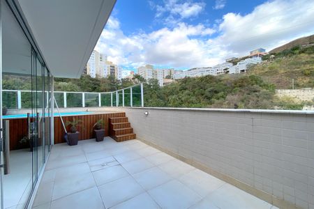 Apartamento à venda com 260m², 4 quartos e 5 vagas Apartamento à venda com 260m², 4 quartos e 5 vagasCobertura