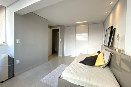 Apartamento à venda com 260m², 4 quartos e 5 vagas Apartamento à venda com 260m², 4 quartos e 5 vagasQuarto 3