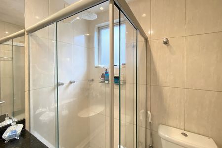 Apartamento à venda com 260m², 4 quartos e 5 vagas Apartamento à venda com 260m², 4 quartos e 5 vagasBanheiro da Suíte