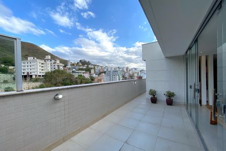 Apartamento à venda com 260m², 4 quartos e 5 vagas Apartamento à venda com 260m², 4 quartos e 5 vagasCobertura