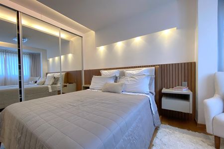 Apartamento à venda com 260m², 4 quartos e 5 vagas Apartamento à venda com 260m², 4 quartos e 5 vagasSuite