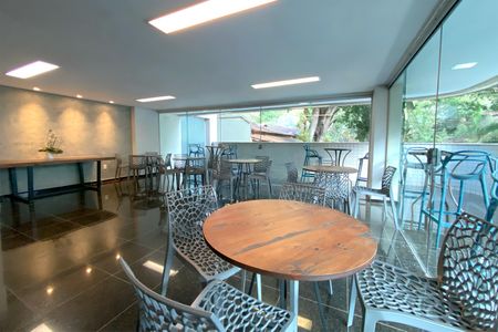 Apartamento à venda com 260m², 4 quartos e 5 vagas Apartamento à venda com 260m², 4 quartos e 5 vagasÁrea comum - Salão de festas