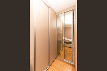 Casa à venda com 288m², 4 quartos e 5 vagas Casa à venda com 288m², 4 quartos e 5 vagasSuíte 1 da Casa 2