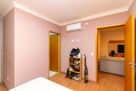 Casa à venda com 288m², 4 quartos e 5 vagas Casa à venda com 288m², 4 quartos e 5 vagasSuíte 1 da Casa 2