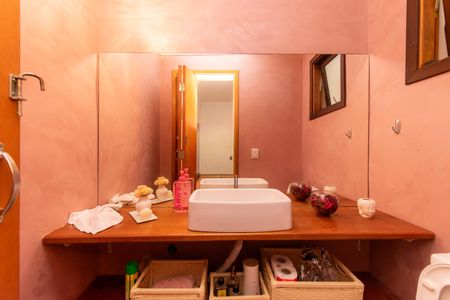 Casa à venda com 288m², 4 quartos e 5 vagas Casa à venda com 288m², 4 quartos e 5 vagasLavabo da Casa 2