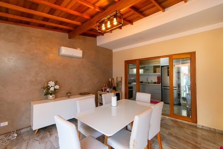 Casa à venda com 288m², 4 quartos e 5 vagas Casa à venda com 288m², 4 quartos e 5 vagasSala de Jantar da Casa 2