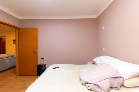 Casa à venda com 288m², 4 quartos e 5 vagas Casa à venda com 288m², 4 quartos e 5 vagasSuíte 1 da Casa 2