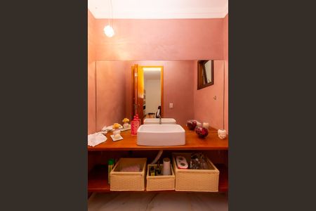 Casa à venda com 288m², 4 quartos e 5 vagas Casa à venda com 288m², 4 quartos e 5 vagasLavabo da Casa 2