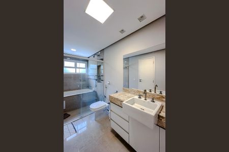 Casa para alugar com 250m², 4 quartos e 2 vagasBanheiro da Suíte