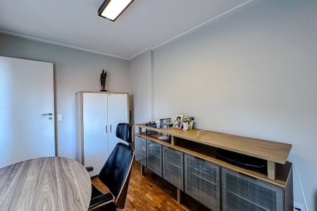 Casa para alugar com 250m², 4 quartos e 2 vagasEscritório