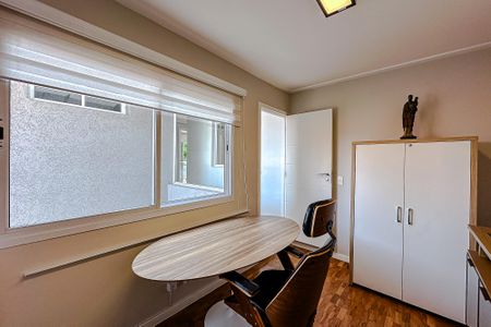 Casa para alugar com 250m², 4 quartos e 2 vagasEscritório