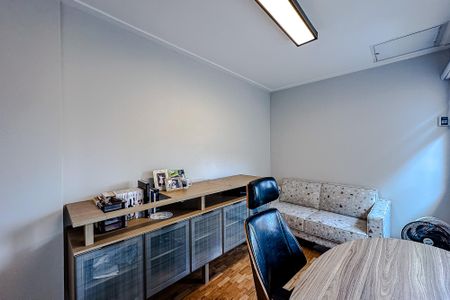 Casa para alugar com 250m², 4 quartos e 2 vagasEscritório